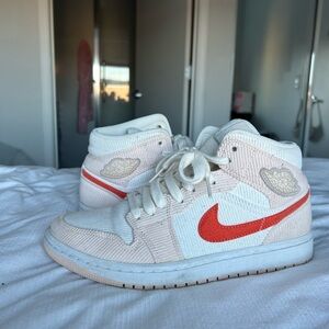 Womens Nike Jordans Size 8 Pink/Cream